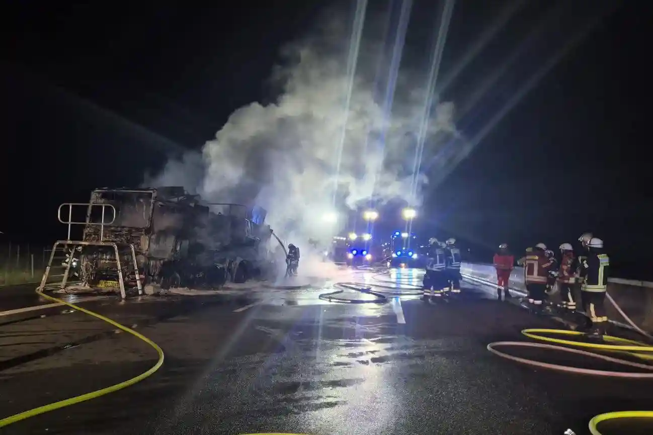 Incendiu puternic la un cap tractor MAN TGX pe A3, în Germania