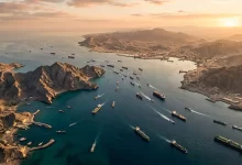 Strâmtoarea Ormuz ar putea rămâne blocată șase luni, ceea ce ar menține prețurile la carburant și petrol ridicate în 2026