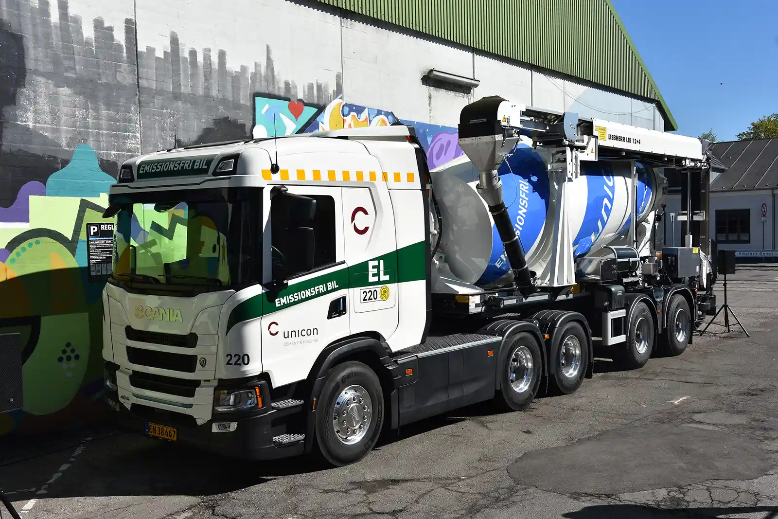 Scania și Unicon demonstrează viabilitatea utilizării unui camion electric în transportul betonului