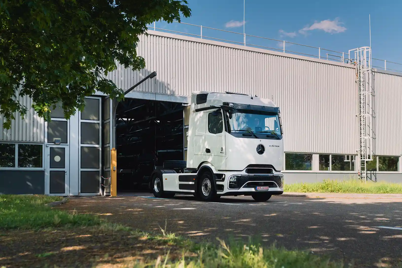 Expediție globală de 45.000 km cu un Mercedes-Benz eActros 600