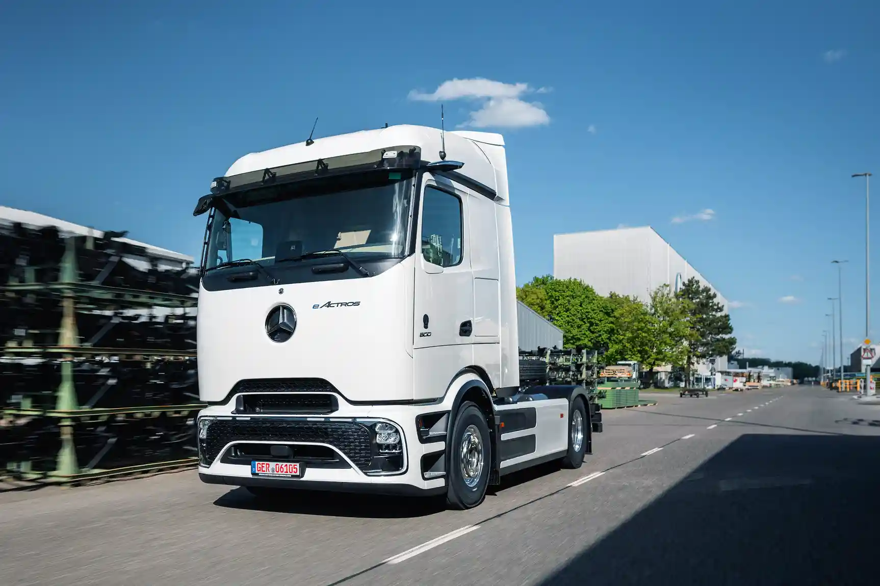 Expediție globală de 45.000 km cu un Mercedes-Benz eActros 600