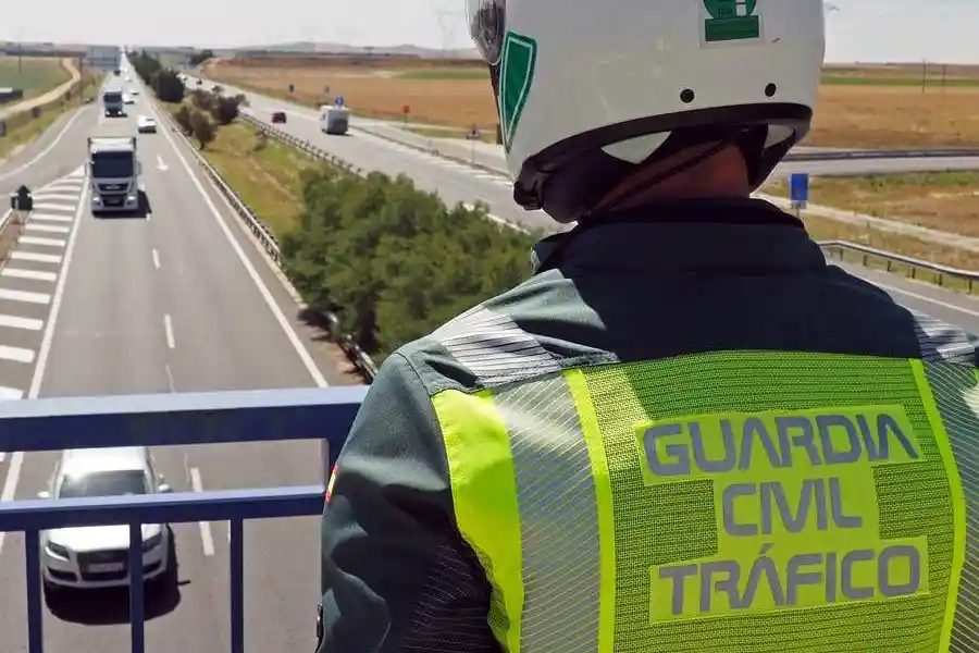 Spania: Anchetă privind falsificarea datelor tahograf și impunerea unor ture epuizante șoferilor de camion