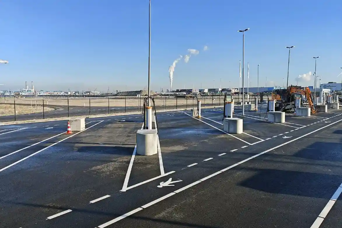 Hub de încărcare pentru camioane electrice în Portul Rotterdam