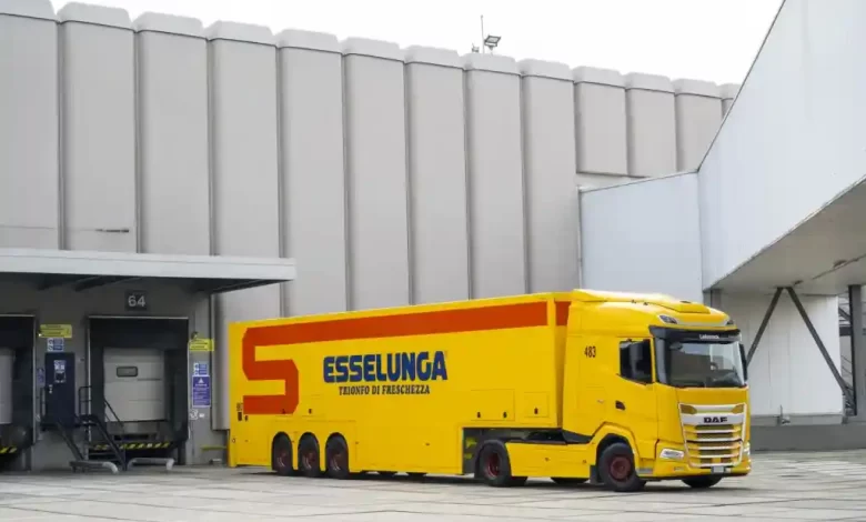 Italtrans introduce semiremorca double-decker Burgers în operațiunile Esselunga 1 Italtrans introduce semiremorca double-decker Burgers în operațiunile Esselunga