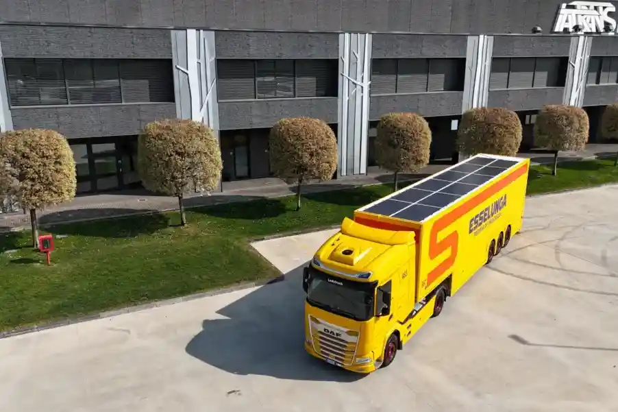 Italtrans introduce semiremorca double-decker Burgers în operațiunile Esselunga 3 Italtrans introduce semiremorca double-decker Burgers în operațiunile Esselunga