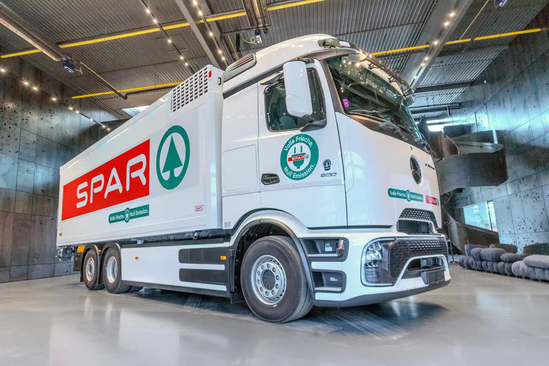 SPAR Austria și-a extins flota cu șase camioane electrice Mercedes-Benz eActros 600