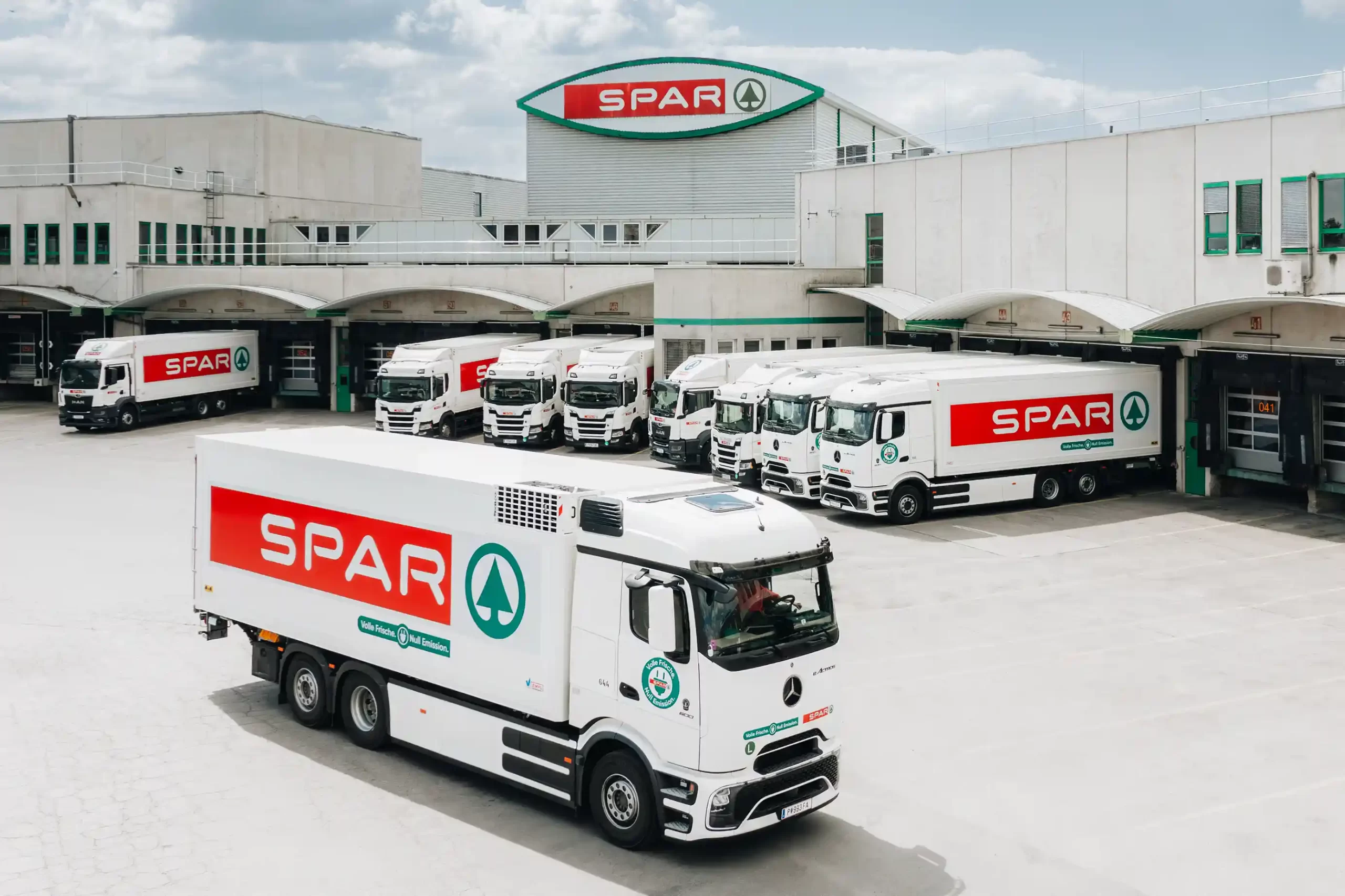 SPAR Austria și-a extins flota cu șase camioane electrice Mercedes-Benz eActros 600