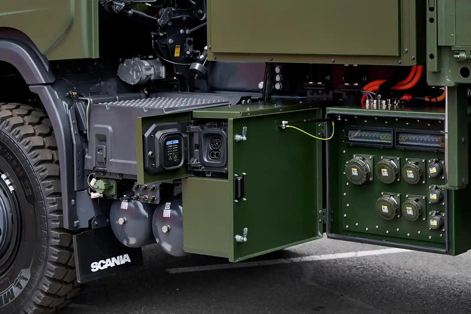 Camioane hibride Scania pentru misiuni militare