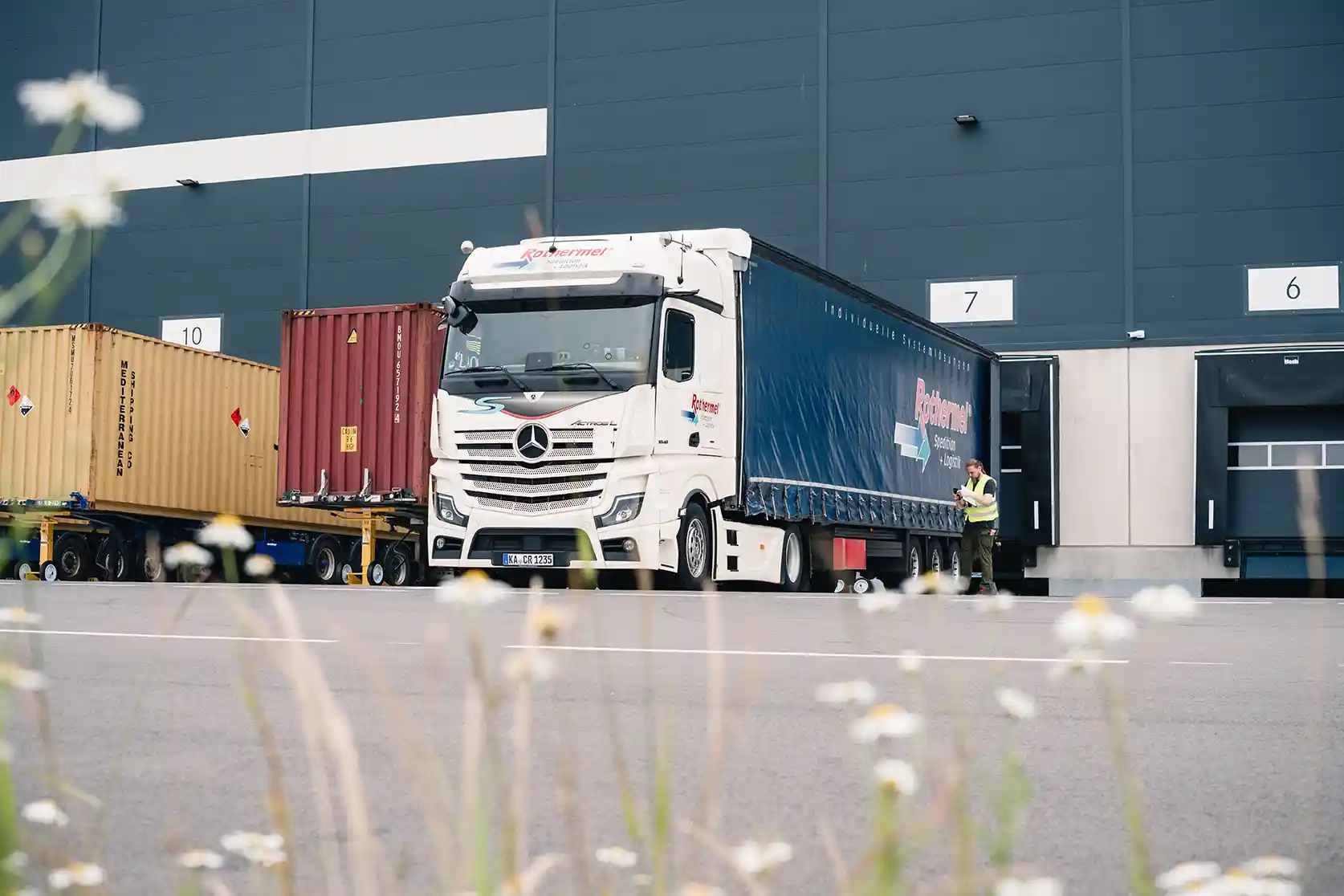 Daimler Truck operează integral noul centru logistic global de piese din Halberstadt