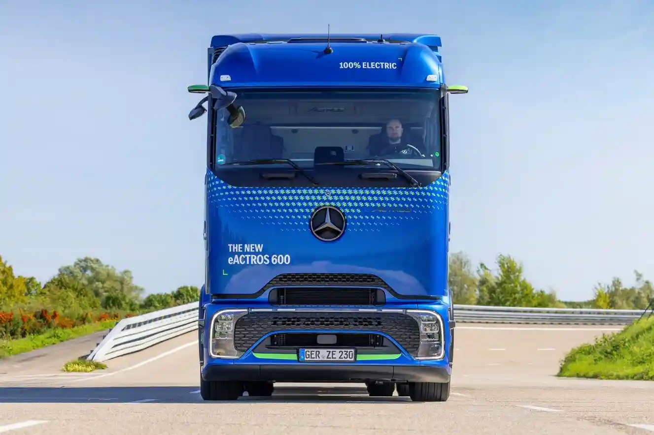 Daimler Truck mizează pe baterii și hidrogen pentru transportul fără emisii 6 daimler truck mizeaza baterii si hidrogen transportul zero emisii 3