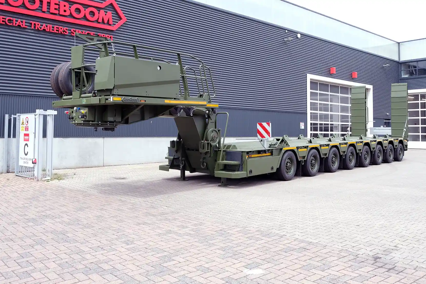 Primul trailer militar dezvoltat în comun de Rheinmetall și Nooteboom a fost prezentat la Eurosatory