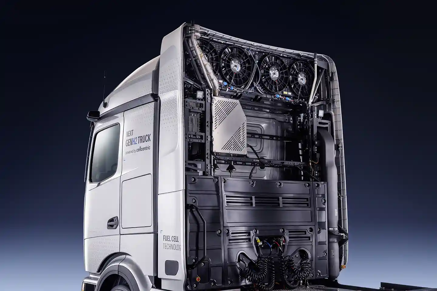 DACHSER introduce primele camioane Mercedes-Benz pe hidrogen 3 DACHSER introduce primele camioane Mercedes-Benz pe hidrogen